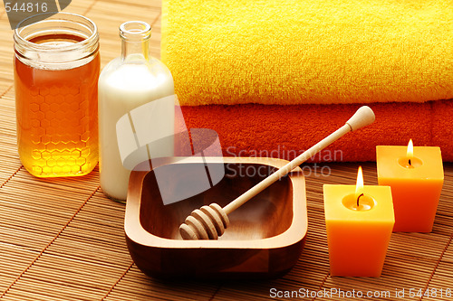 Image of honey and milk spa