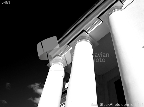 Image of White columns, B/W mode