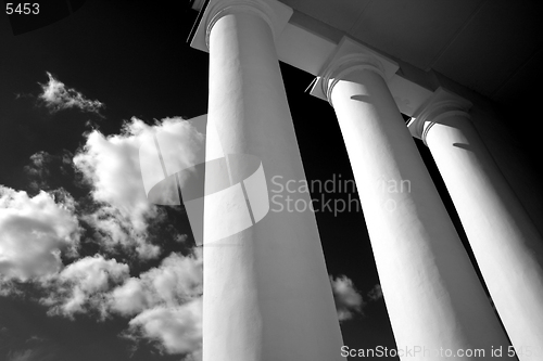 Image of White columns, B/W mode [2]