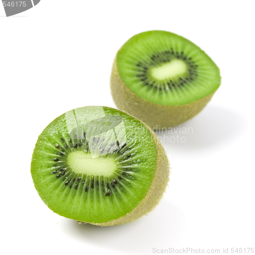 Image of kiwi halves