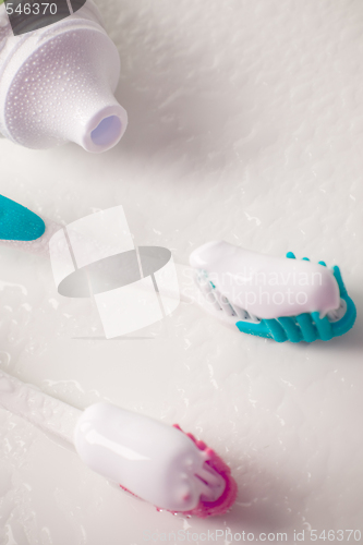 Image of toothpaste and toothbrushes