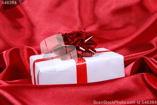 Image of red gift box 