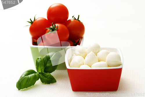 Image of mozzarella and cherry tomatoes