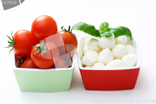 Image of mozzarella and cherry tomatoes