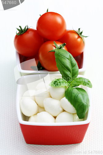Image of mozzarella and cherry tomatoes