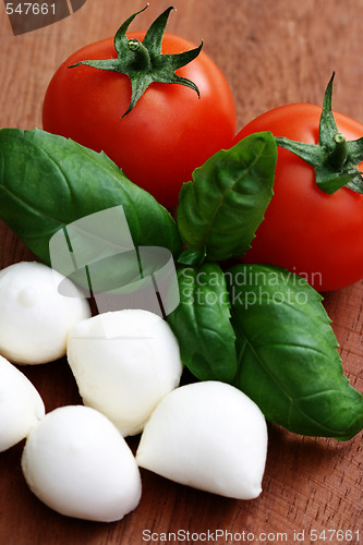Image of mozzarella and cherry tomatoes