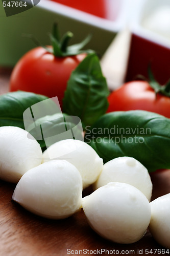 Image of mozzarella and cherry tomatoes