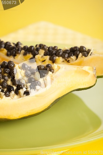 Image of Papaya fruit halves  