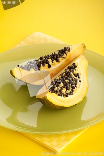 Image of Papaya fruit halves  