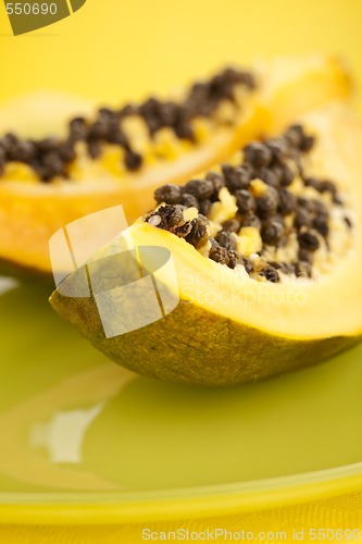 Image of Papaya fruit halves  