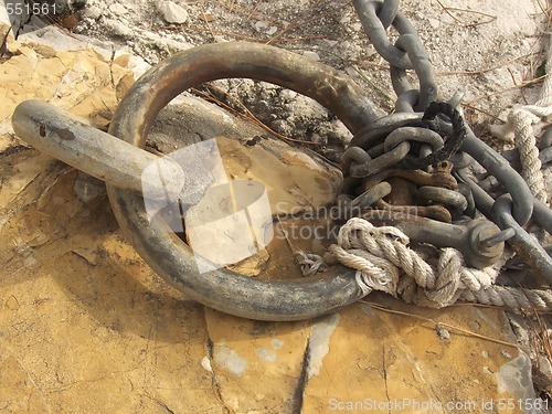 Image of chain and rope mooring