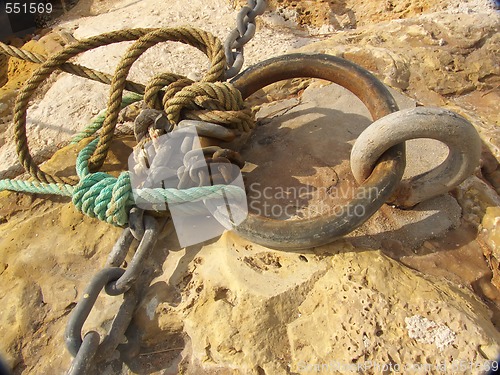 Image of chain and rope mooring