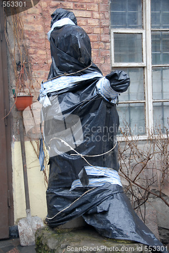 Image of Black sculpture