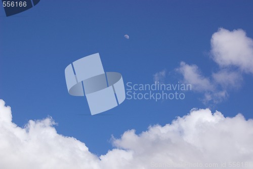 Image of moon in the sky