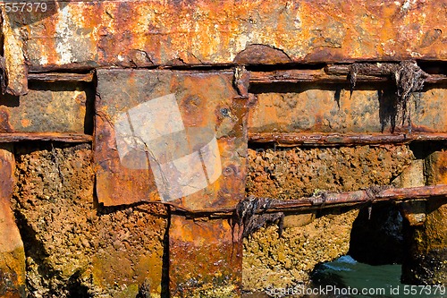 Image of rusty wall