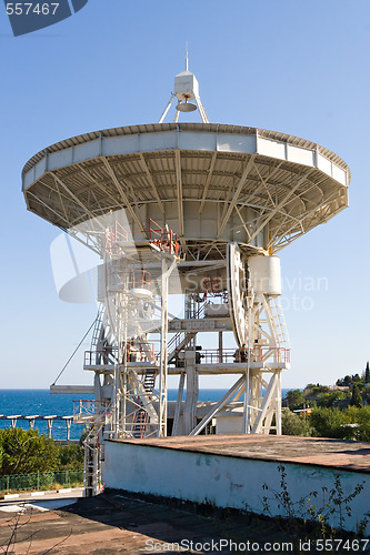 Image of satellite dish 