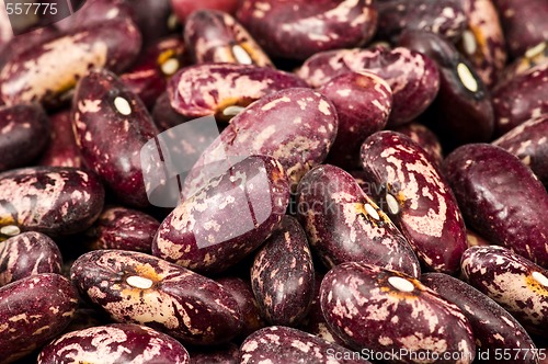 Image of Kidney beans in wooden dish