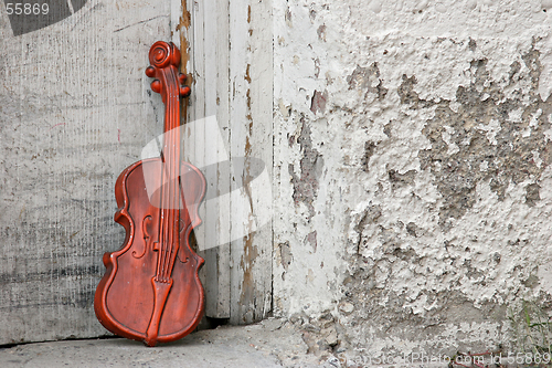 Image of violin against the door