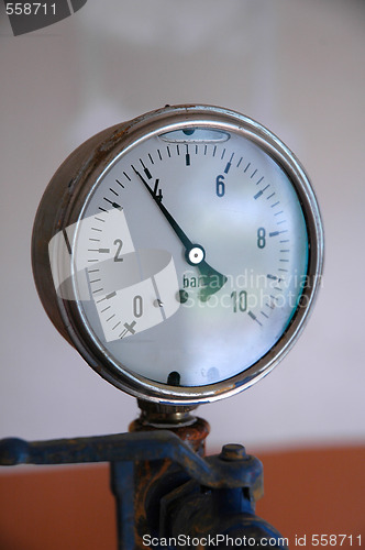 Image of water pressure gauge on an hydraulic network