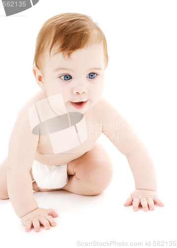 Image of crawling baby boy in diaper