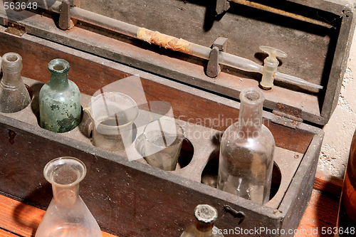 Image of drugstore bottles 