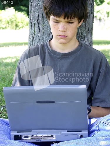 Image of teen and laptop