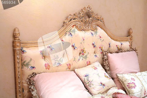 Image of vintage bed and pillows