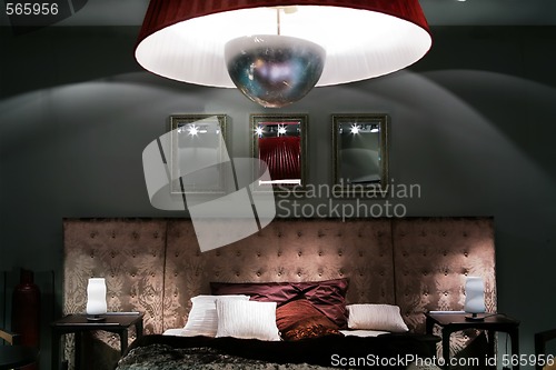 Image of luxurious bed with pillow