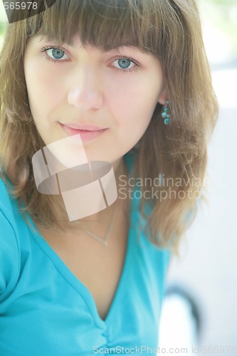 Image of green-eyed girl in blue t-shirt