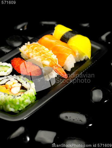 Image of assorted sushi plate 