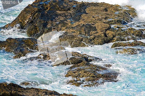 Image of waves on rocks