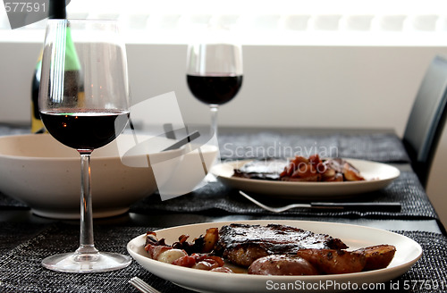 Image of entrecôte and wine