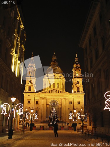 Image of St. Stephen's basilica in Budapest