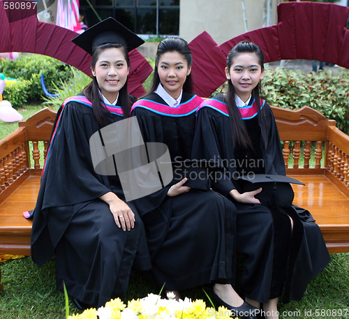 Image of Asian university graduates 