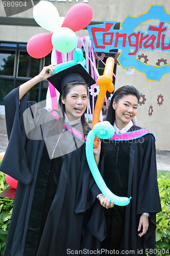 Image of Asian university graduates 