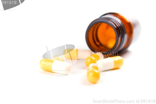 Image of bottle with yelllow capsules