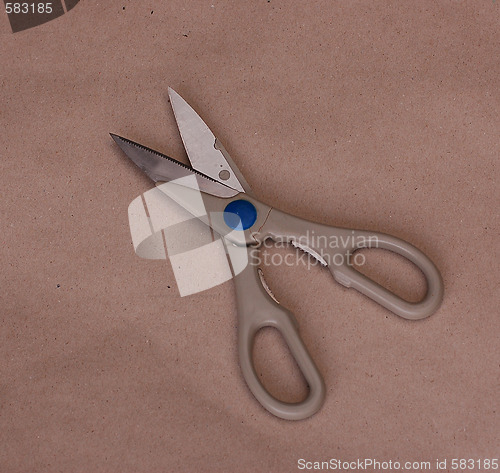 Image of A pair of scissors.