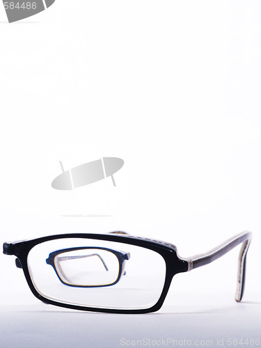 Image of broken eyeglasses