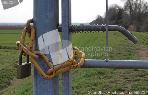 Image of Padlock and chain.