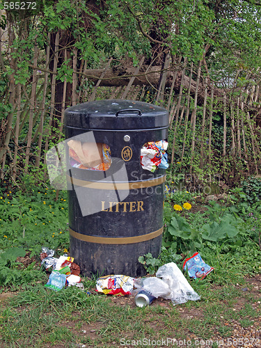 Image of Overflowing litter bin