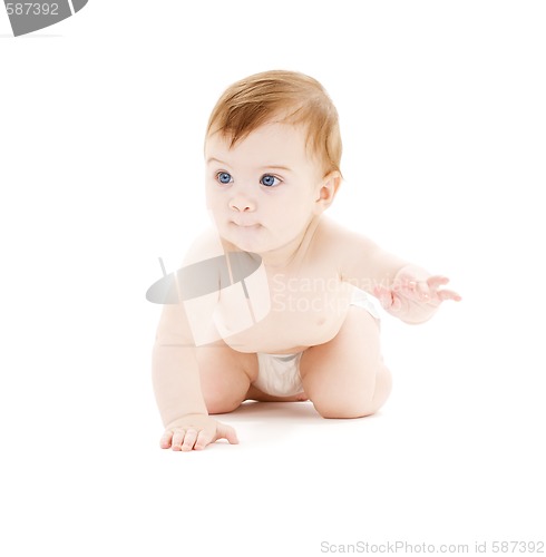 Image of crawling baby boy in diaper