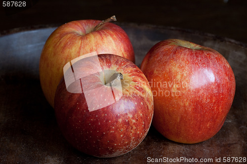 Image of three apples