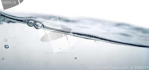 Image of wave and bubbles