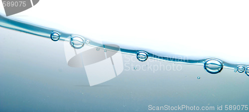 Image of wave and bubbles