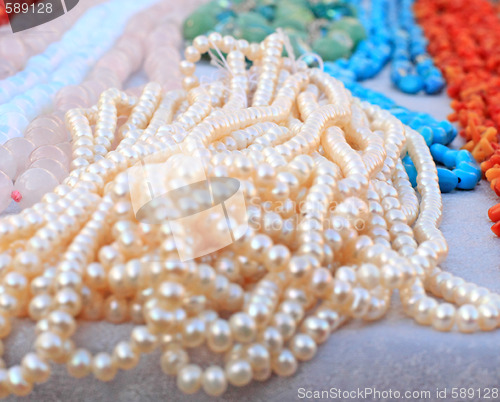 Image of Pearl beads