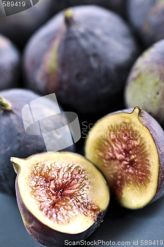 Image of Plate of sliced figs