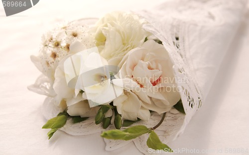 Image of white flower bouquet