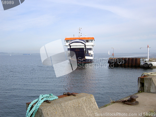 Image of boat on way in ven