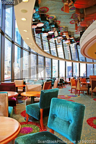 Image of restaurant with mirror ceiling