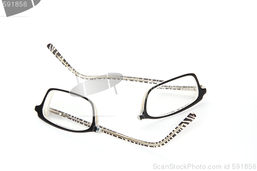 Image of broken eyeglasses